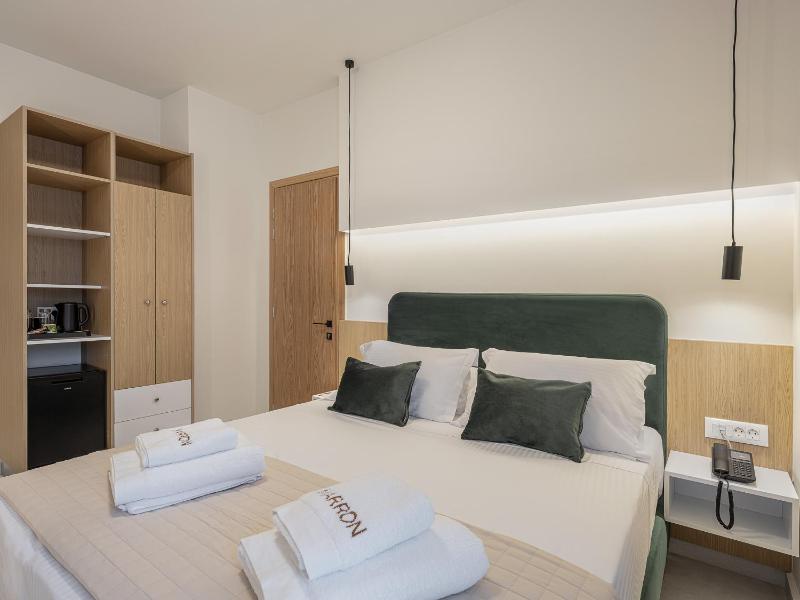 Miss Marrone City Hotel - image 10