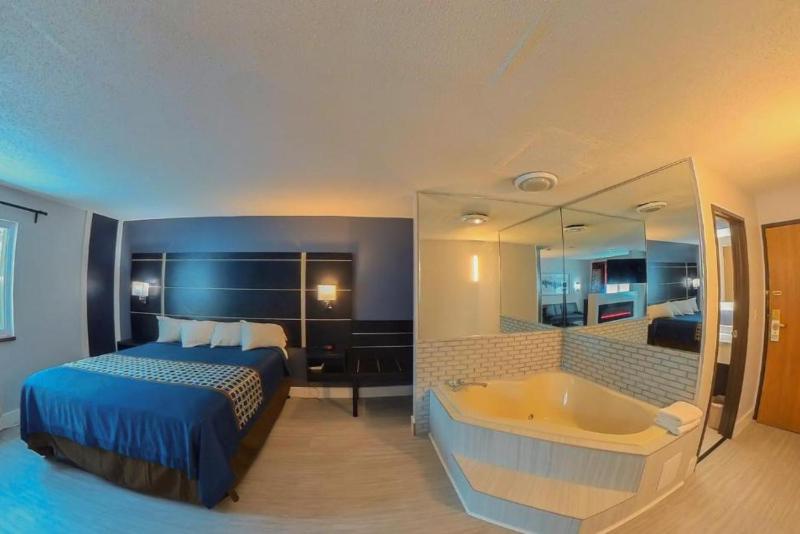 King Suite with Spa Bath - Non-Smoking image 4