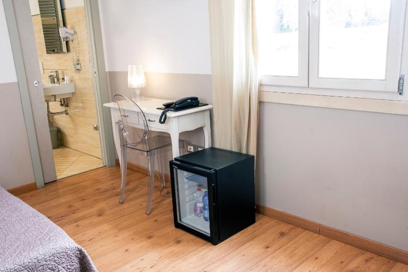 Double or Twin Room with Garden View image 4