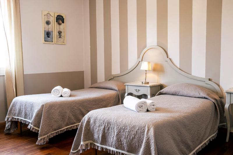 Triple Room with Garden View image 4