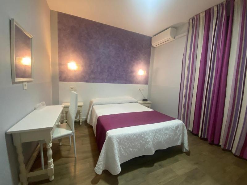 Single Room image 2