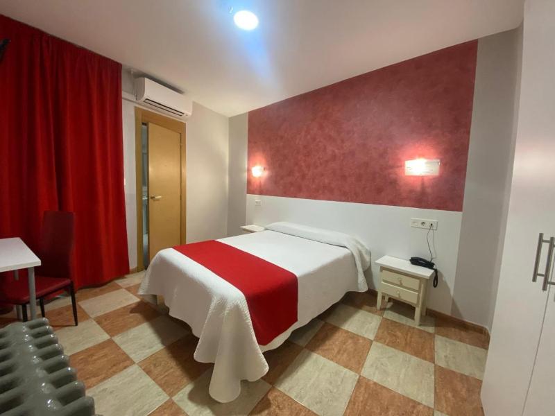 Single Room image 3