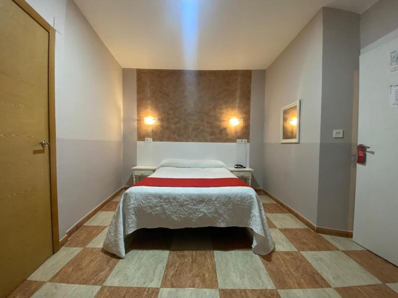 Single Room image 4