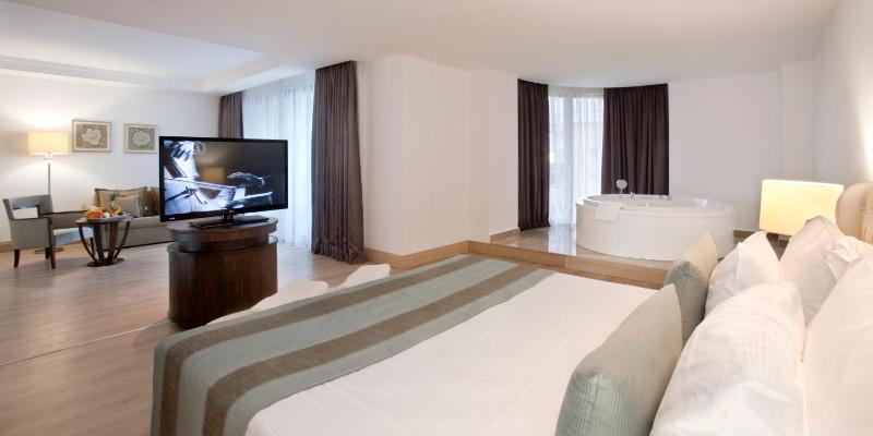 Honeymoon Suite image 1