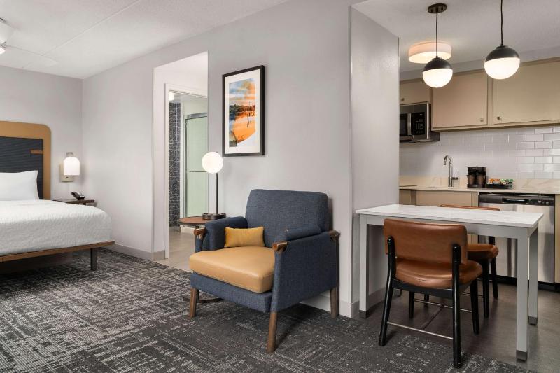 King Suite - Hearing Access/Non-Smoking image 1