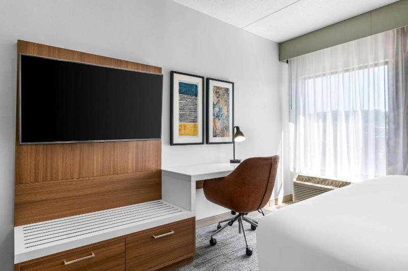 King Room - Non-Smoking image 3