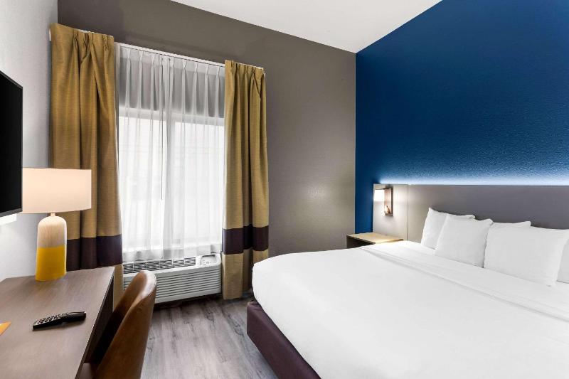 King Suite - Accessible/Non-Smoking