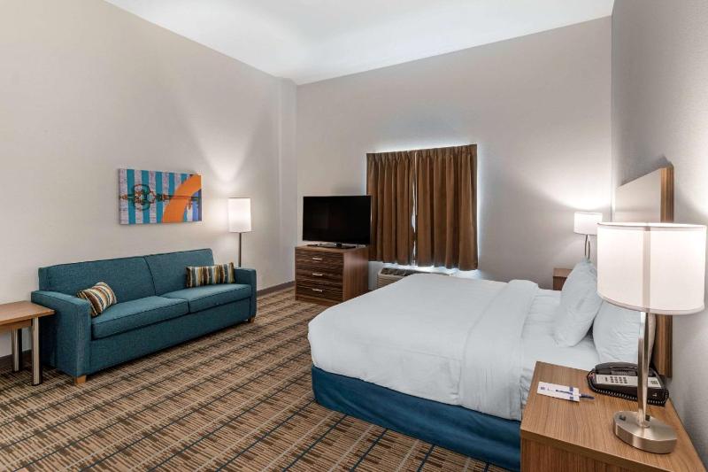 King Suite - Non-Smoking image 4