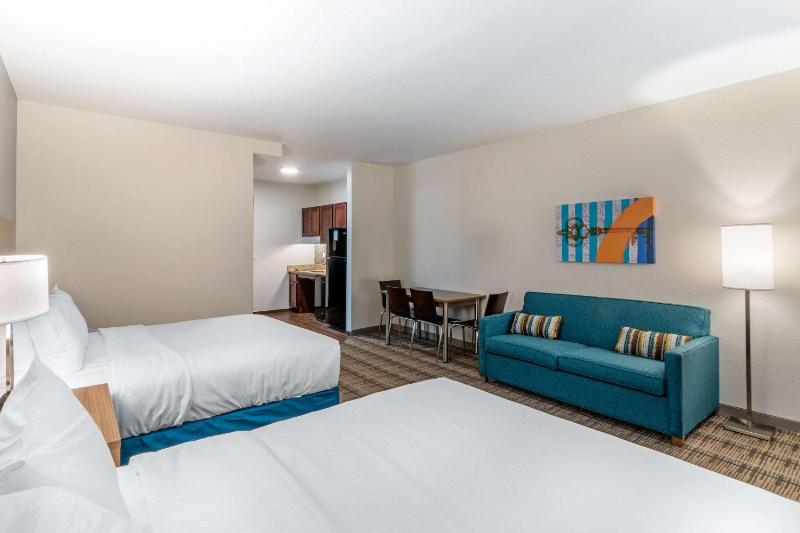 King Suite - Non-Smoking image 3