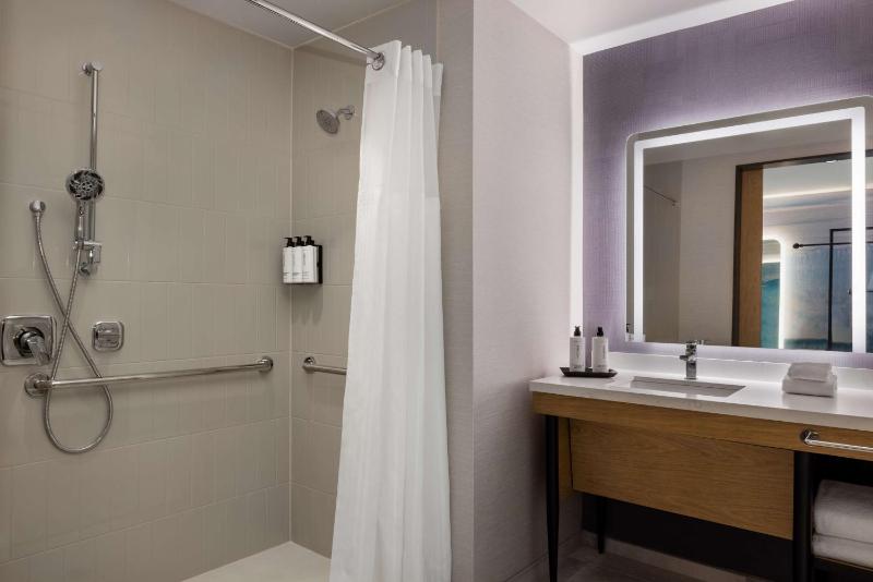 Tempo by Hilton Louisville Downtown NuLu - image 7