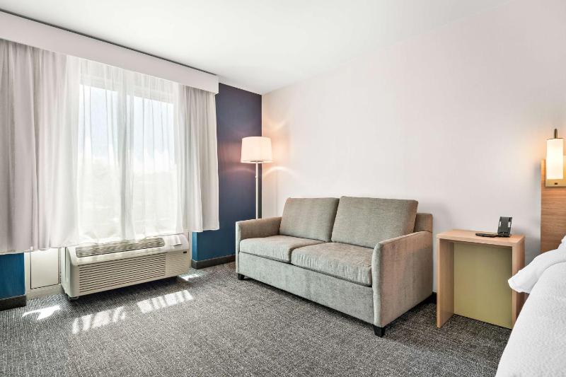King Room image 3