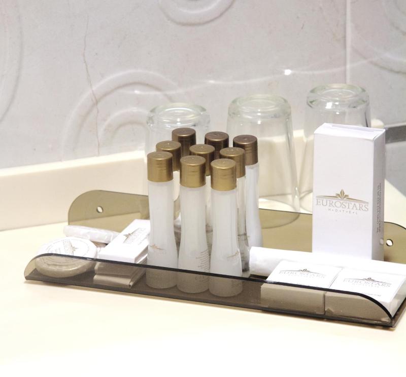 Two Connecting Double Rooms image 2