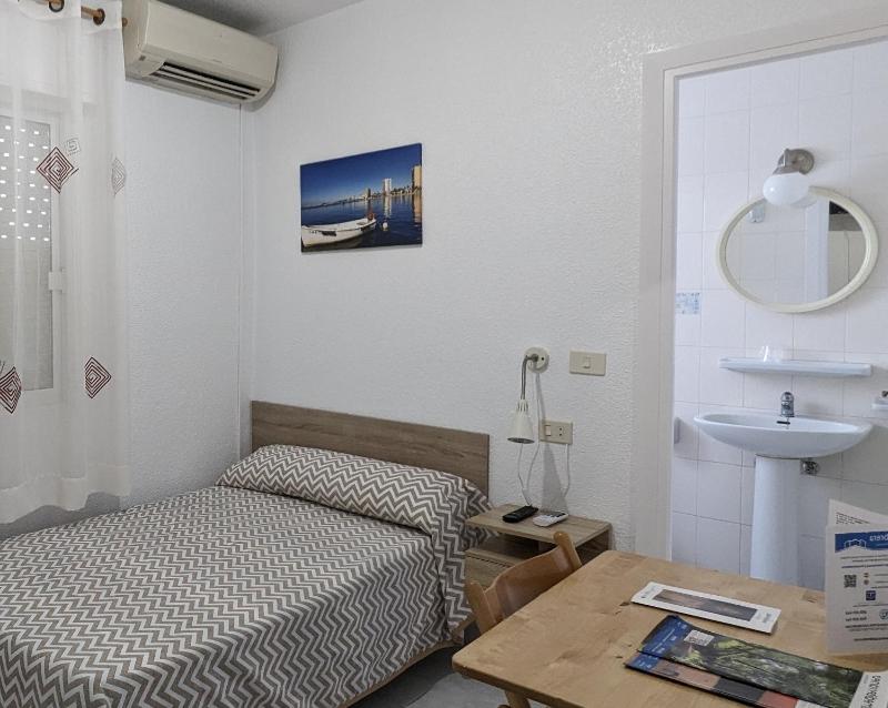Single Room image 1