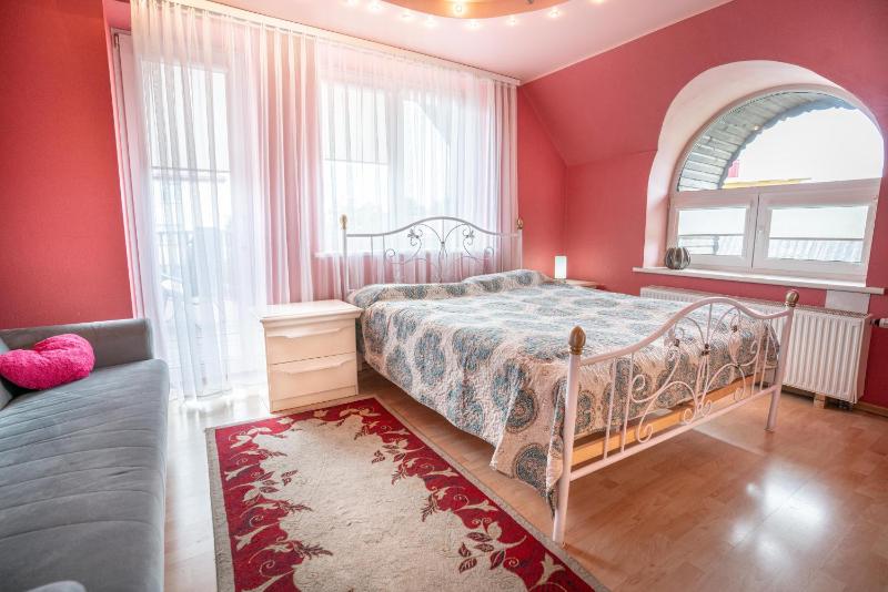 One-Bedroom Apartment image 4