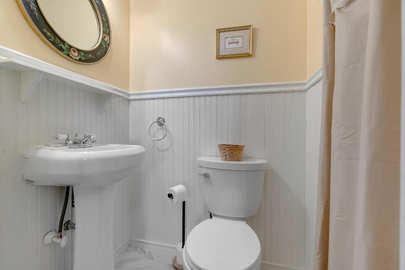 Queen Room image 3