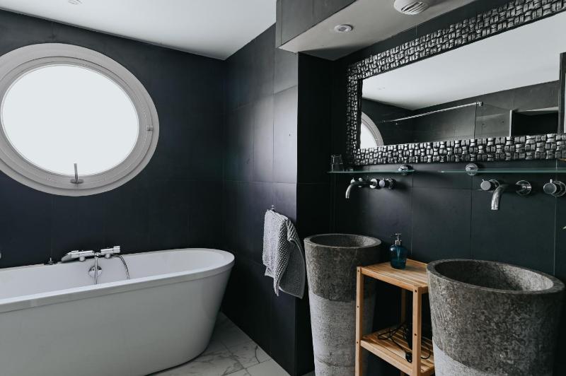 Villa (10 People) image 2