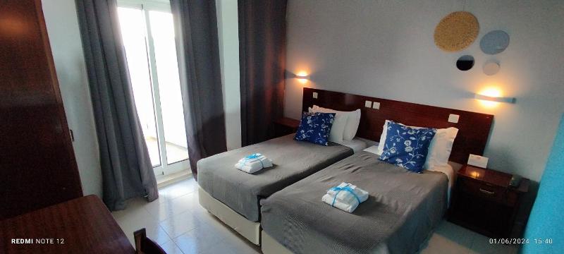 Twin Room image 3