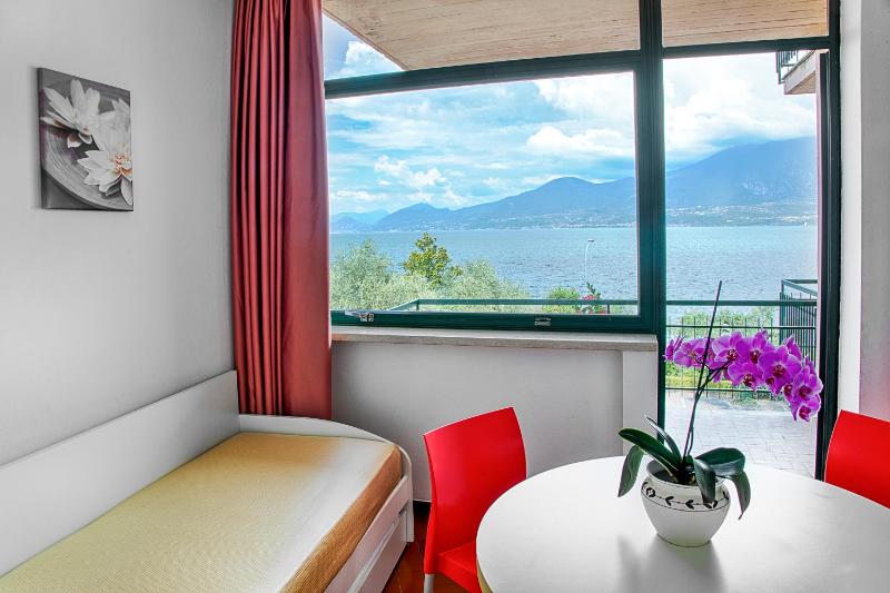 One-Bedroom Apartment image 4