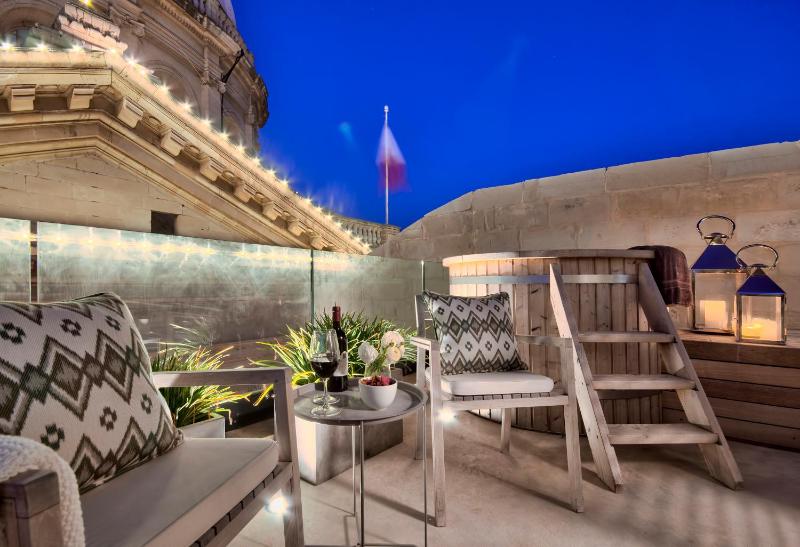 Duplex Suite with Terrace and Hot Tub image 4