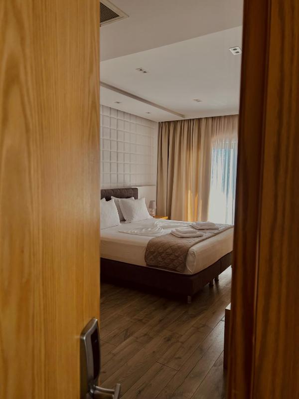 Deluxe Double Room with Sea View image 1