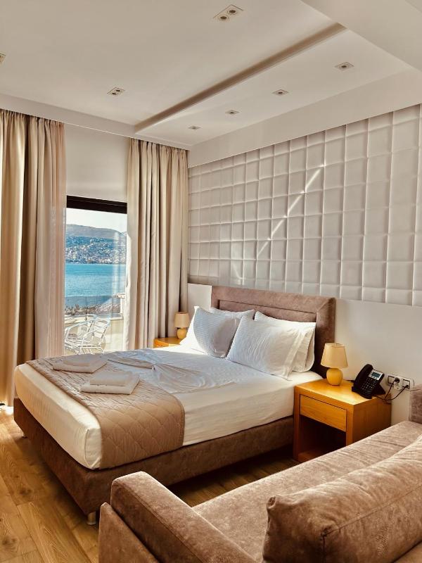 Deluxe Triple Room with Sea View image 1