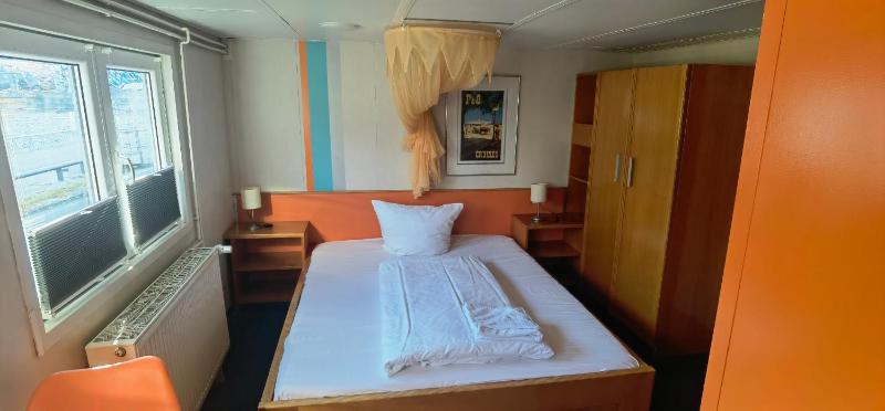 Double Cabin 1st Class - Shipotel Eastern image 4