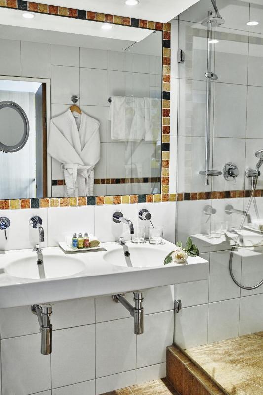 Duplex Quadruple Room image 3