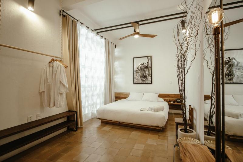 Hotel Sin Nombre - image 4