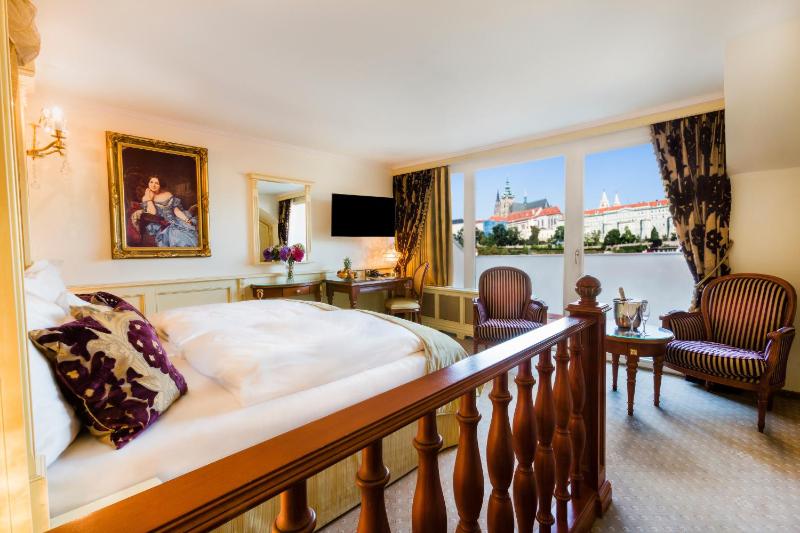 Ambassador Suite image 4
