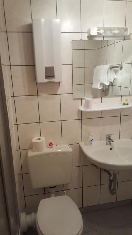 Single Room with Shower image 2
