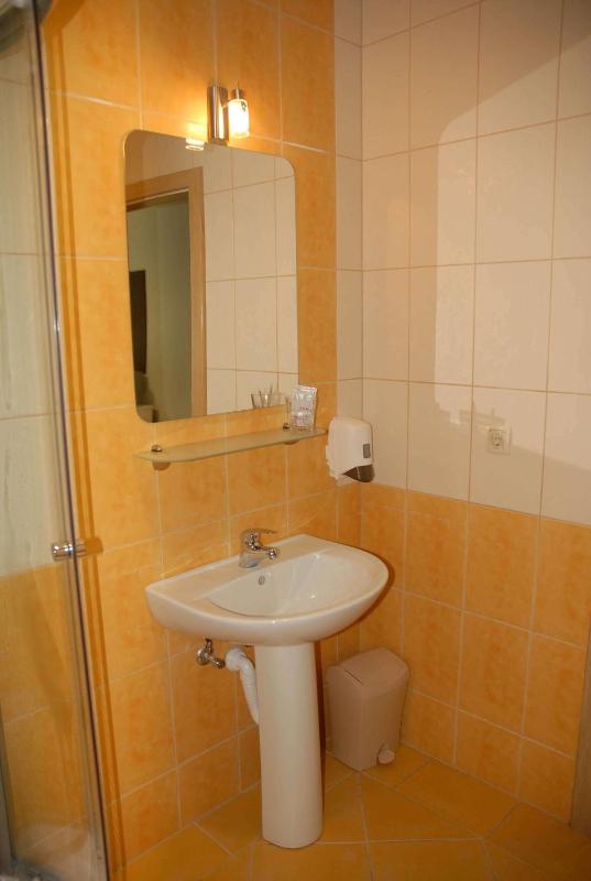 Double Room image 3