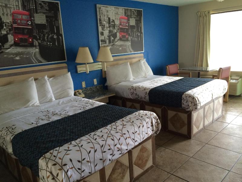 Double Room with Two Double Beds image 3