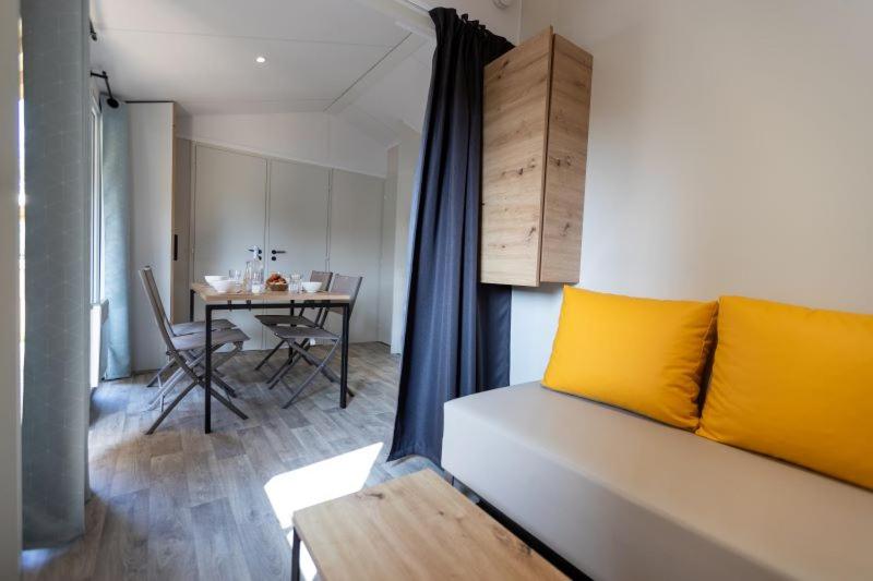 Mobile Home Two bedrooms image 1