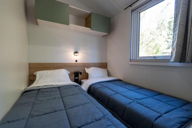 Mobile Home Two bedrooms image 3