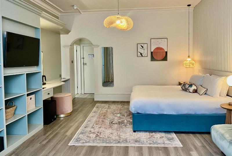 Classic Family Room with One Double Bed and Sofa Bed - Non-Smoking image 3