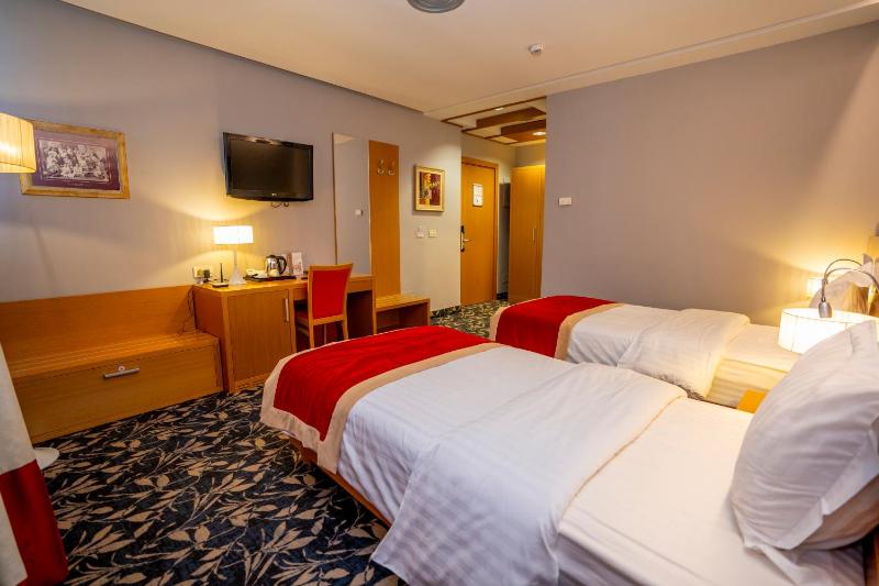 Twin Room image 2