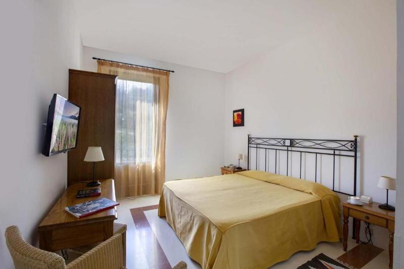 Economy Double or Twin Room image 4