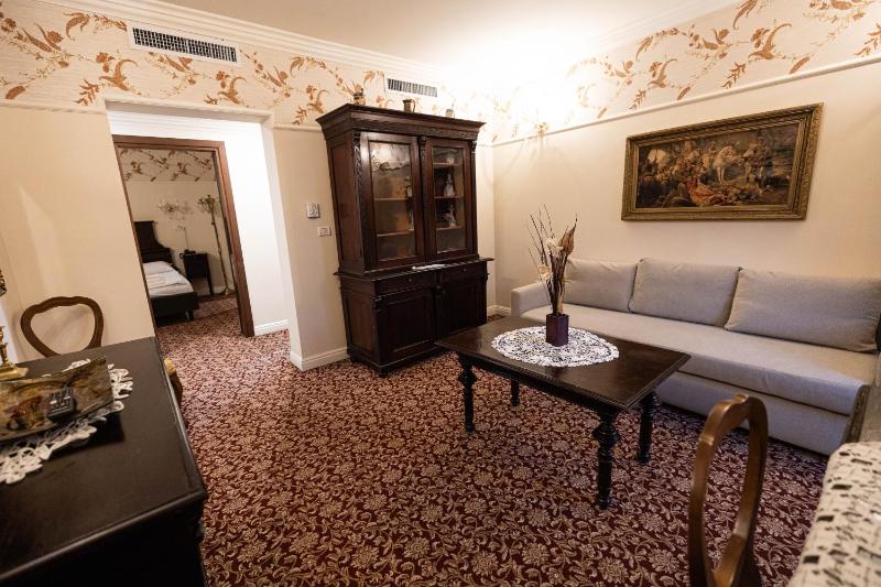 Suite with Pool View  image 1