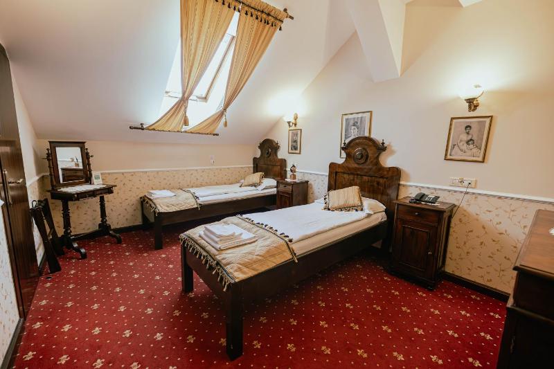 Standard Twin Room image 3