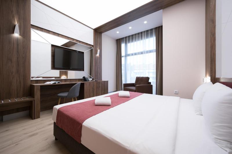 Deluxe Double Room image 4