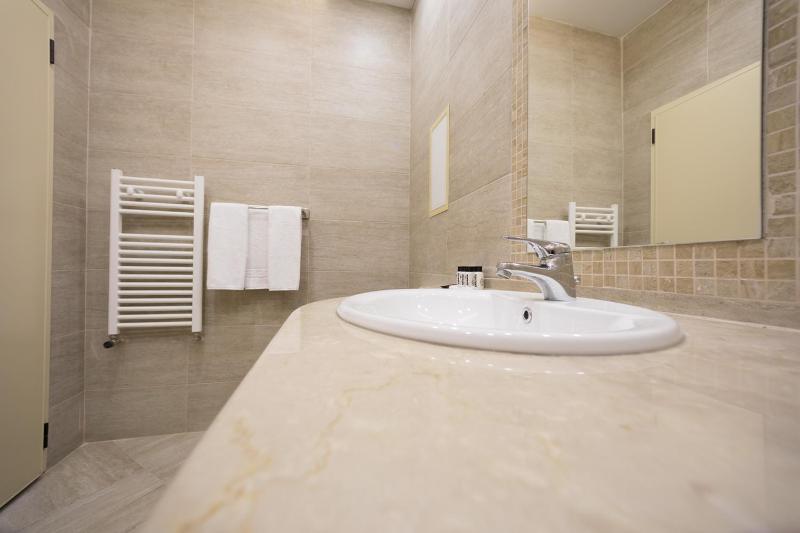 One-Bedroom Apartment image 3