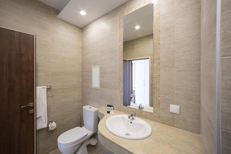 Deluxe Double Room image 2