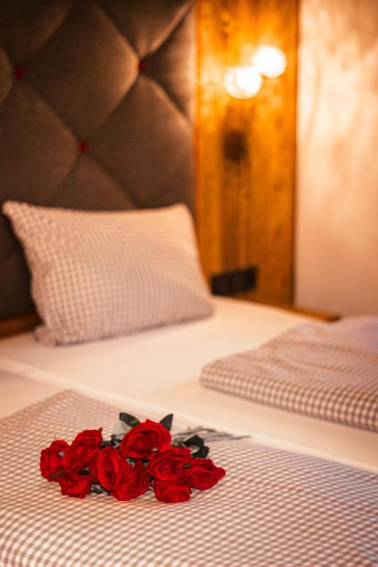Standard Double Room image 3