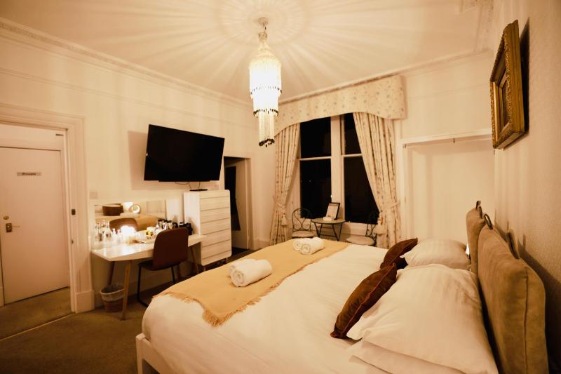 Superior Deluxe Double or Twin Room  image 1
