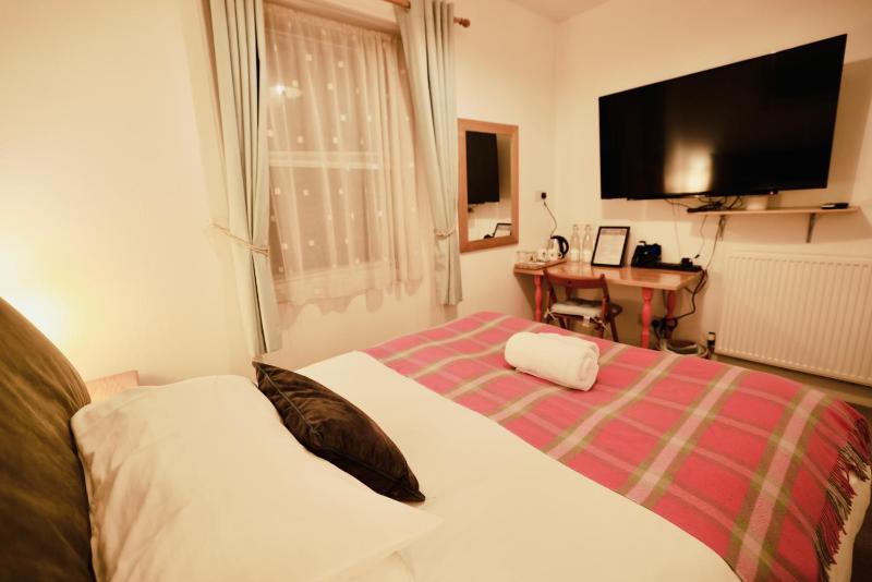 Double Room image 4