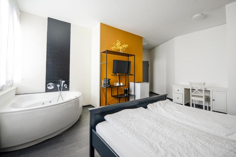 Double Room 1st Floor with Private Bathroom image 3
