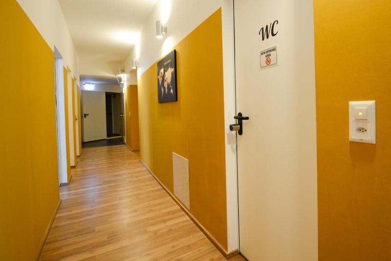 Double Room with Shared WC and Private Shower image 4