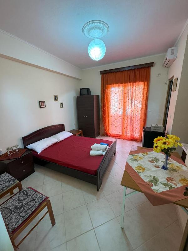 Double Room with Balcony image 4