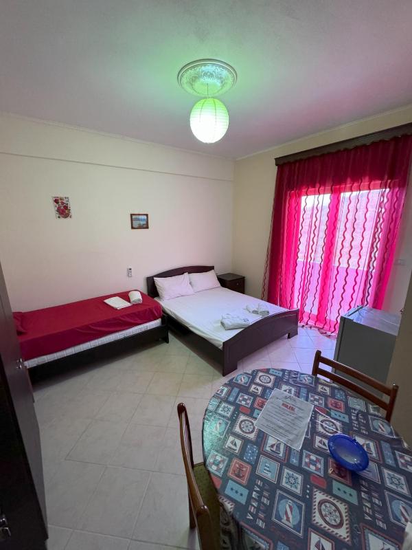 Double Room with Balcony and Sea View image 1