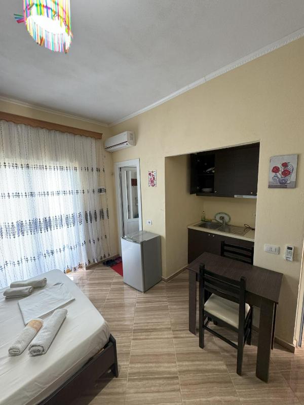 Double Room with Balcony and Sea View image 3